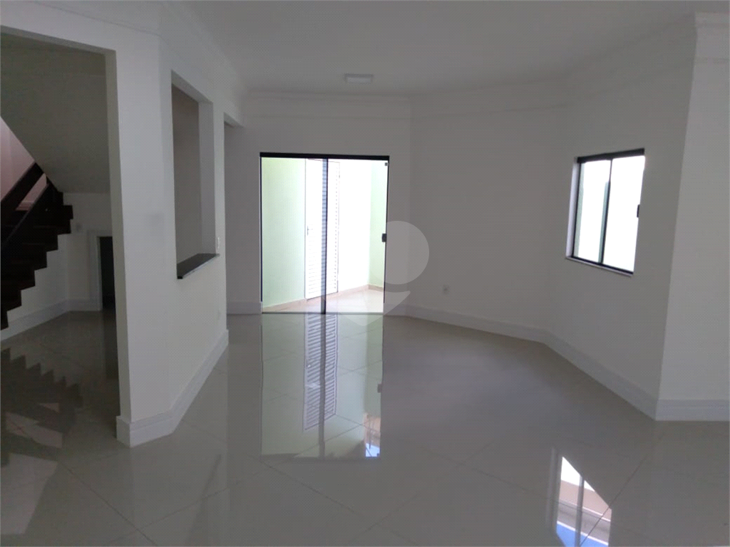 Sobrado à venda com 5 quartos, 360m² - Foto 1