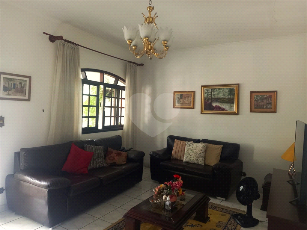 Casa a venda na Aveninda Leoncio de Magalhães