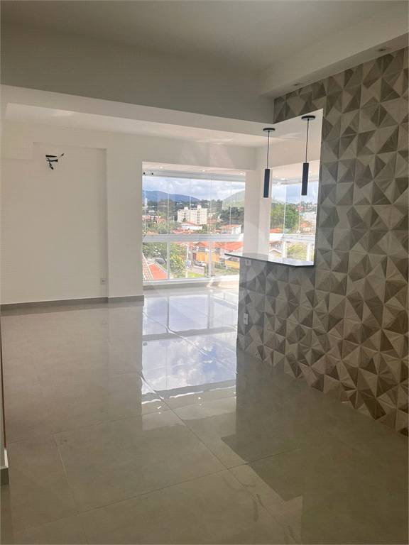 Apartamento para alugar com 2 quartos, 81m² - Foto 2