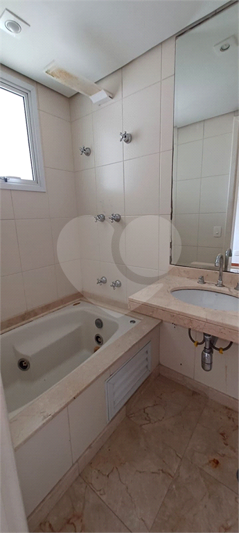 APARTAMENTO em MORUMBI