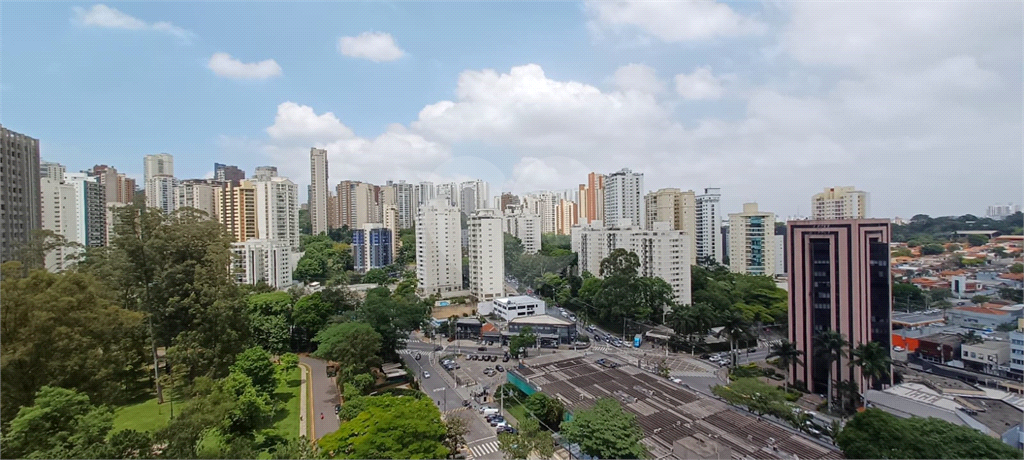 APARTAMENTO em MORUMBI