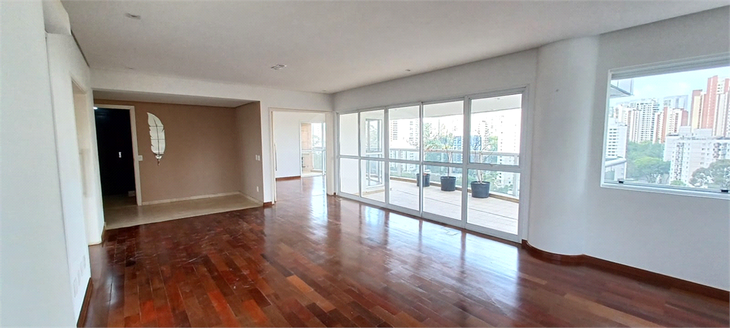 APARTAMENTO em MORUMBI