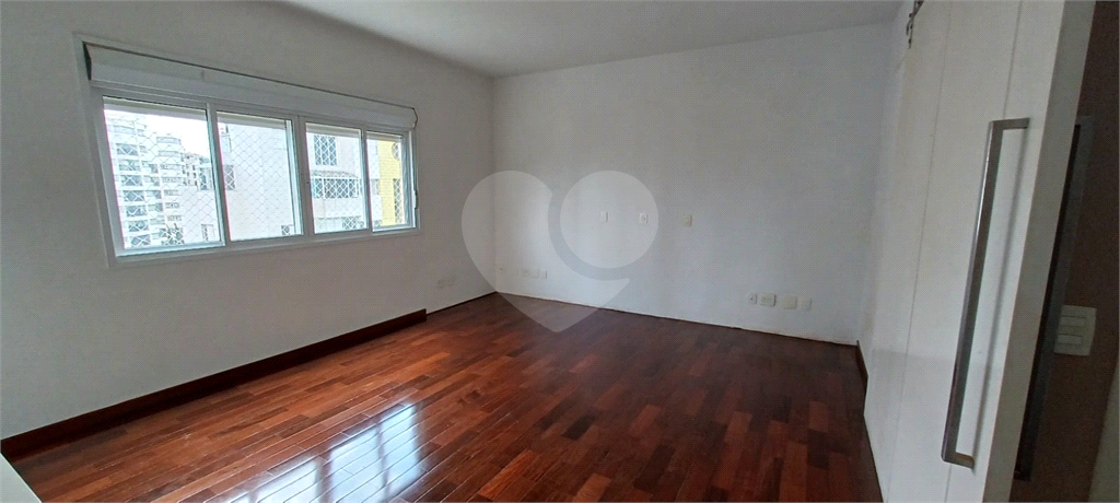 APARTAMENTO em MORUMBI