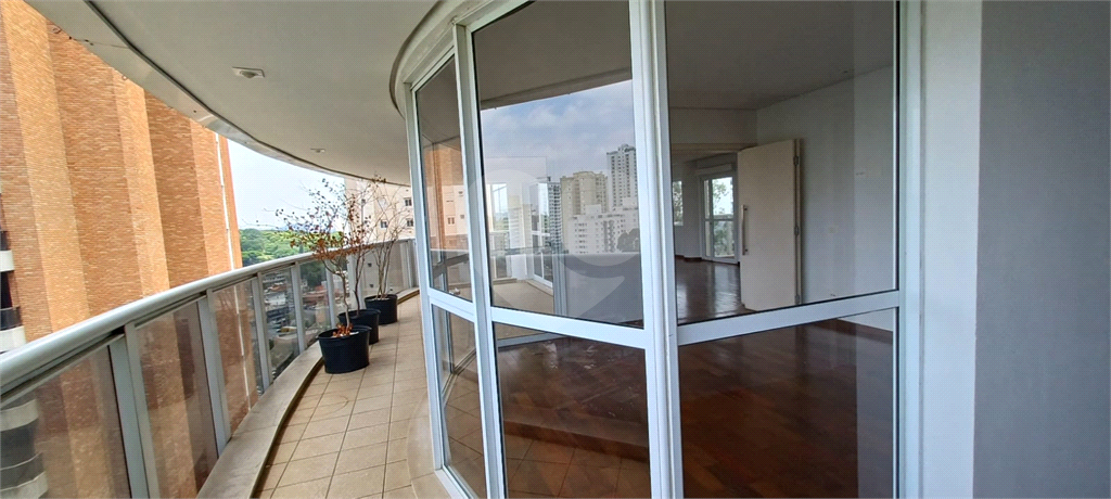 APARTAMENTO em MORUMBI
