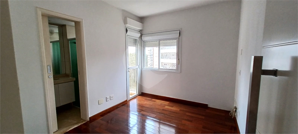 APARTAMENTO em MORUMBI