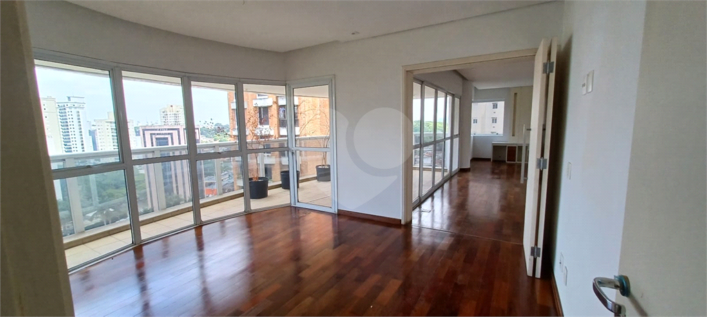 APARTAMENTO em MORUMBI