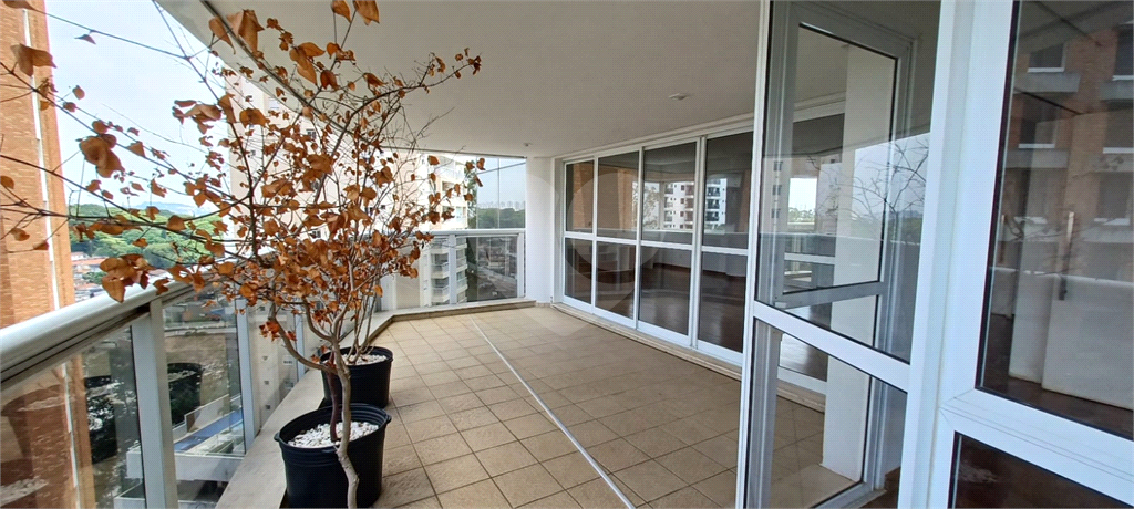 APARTAMENTO em MORUMBI