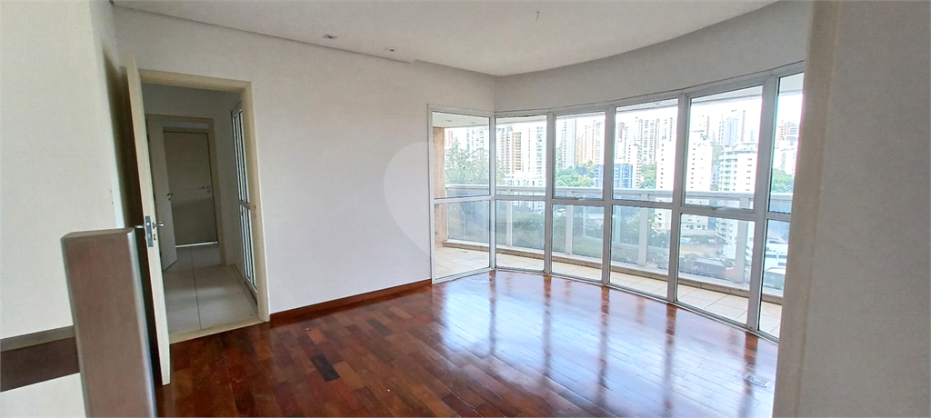APARTAMENTO em MORUMBI