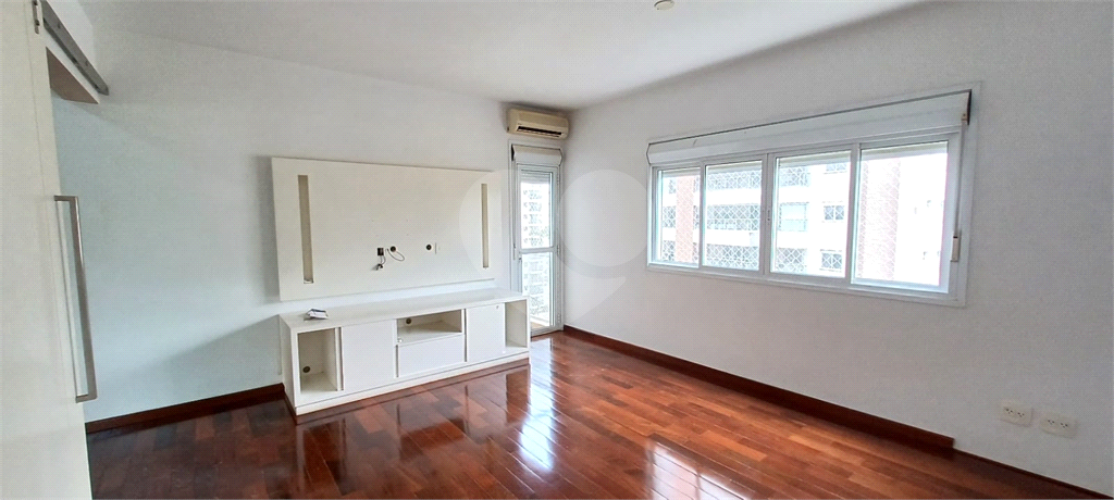 APARTAMENTO em MORUMBI