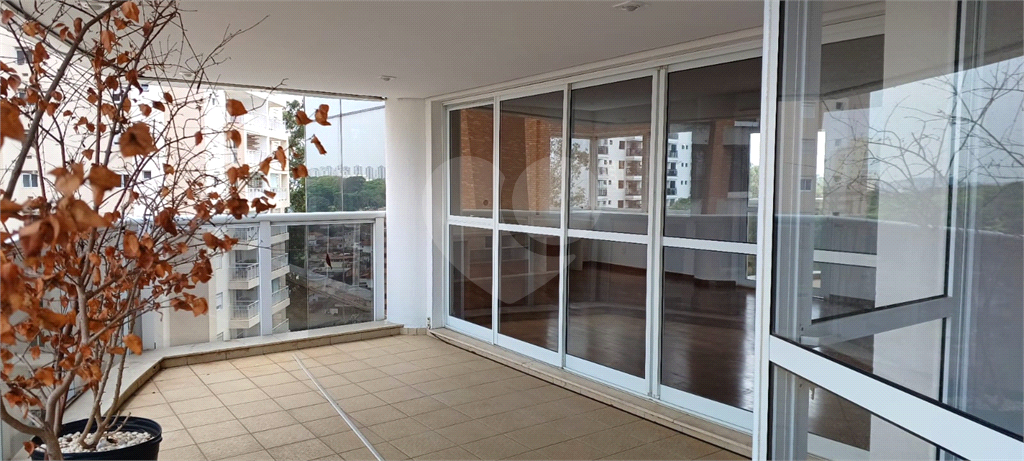 APARTAMENTO em MORUMBI