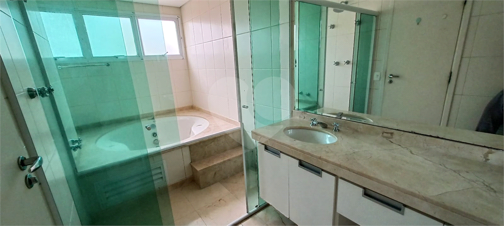 APARTAMENTO em MORUMBI