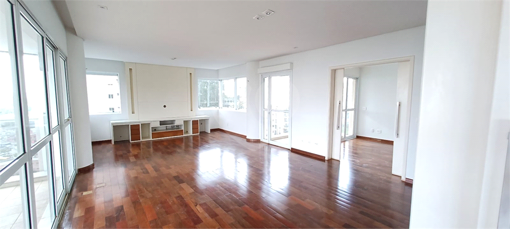 APARTAMENTO em MORUMBI