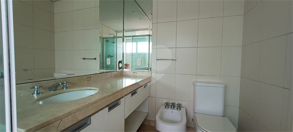 APARTAMENTO em MORUMBI