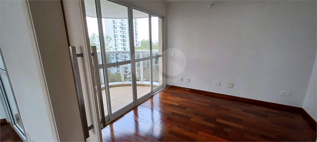 APARTAMENTO em MORUMBI