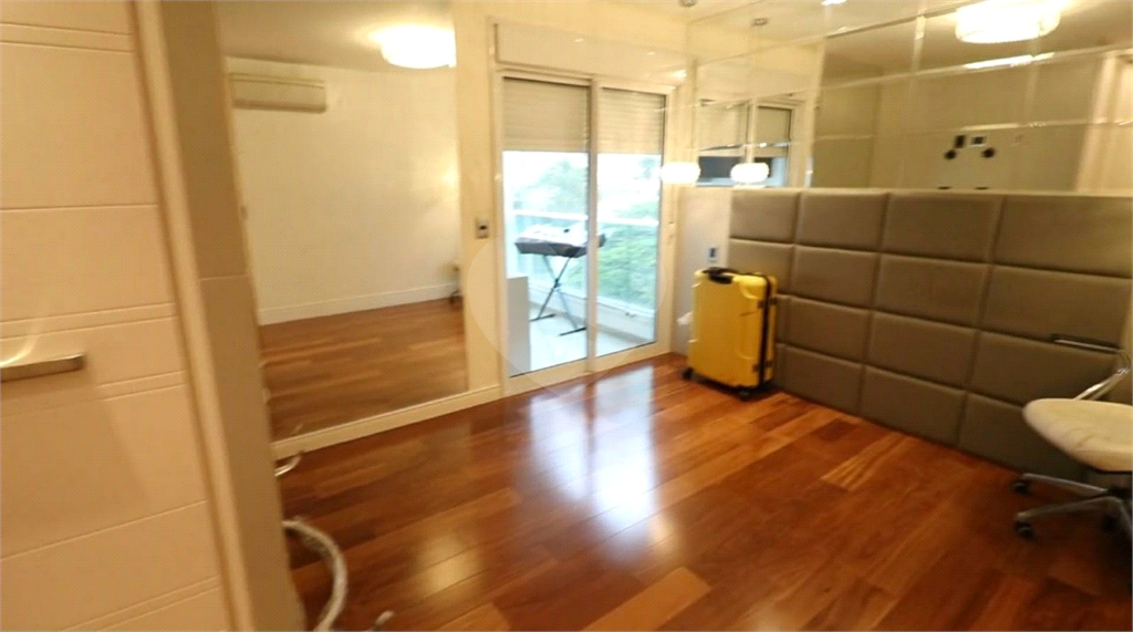 APARTAMENTO em SANTANA