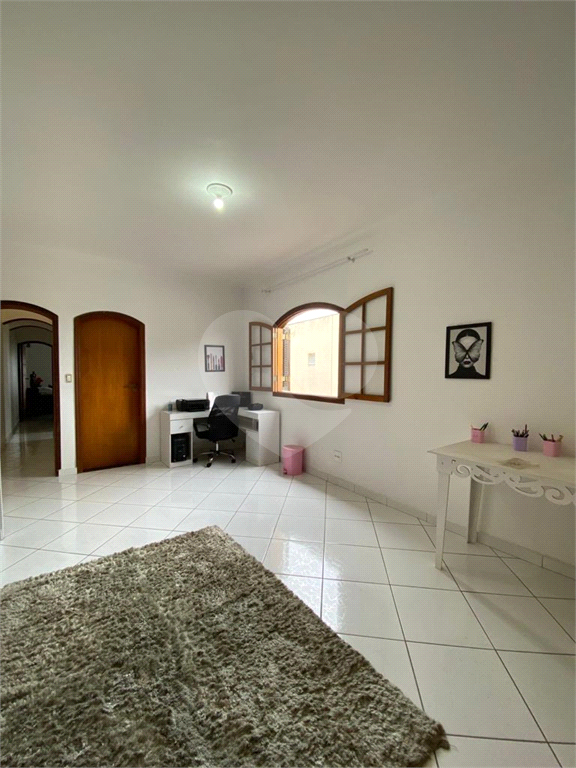 Casa à venda com 3 quartos, 257m² - Foto 4