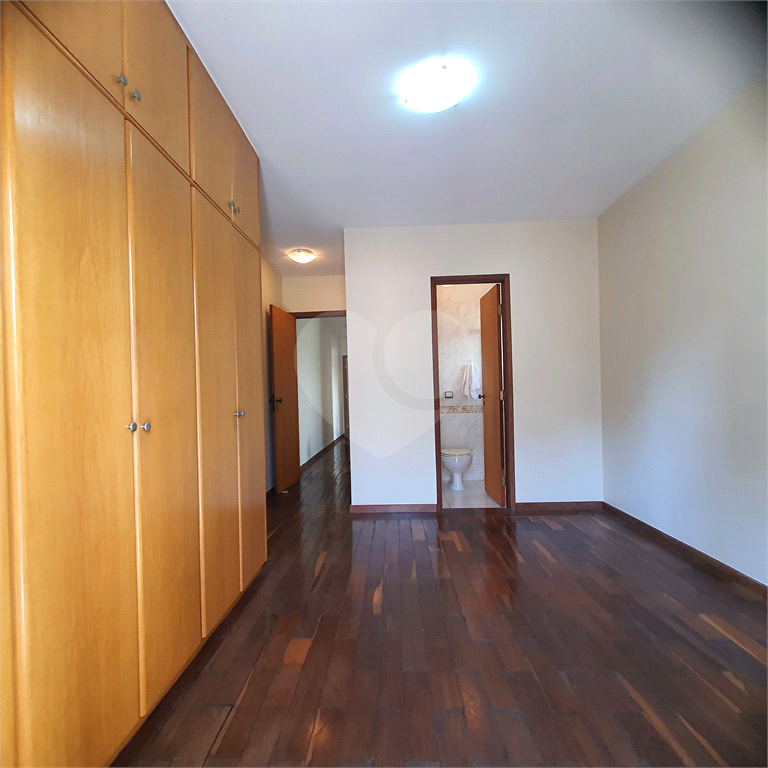 Casa 169m² construídos 3 suítes, 2 vagas com amplo quintal Chácara Klabin