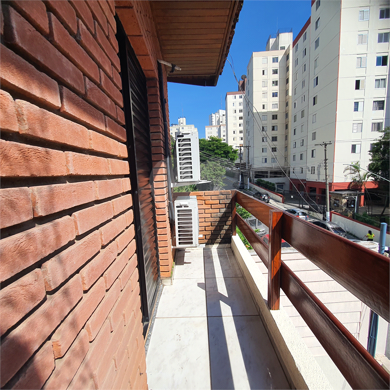Casa 169m² construídos 3 suítes, 2 vagas com amplo quintal Chácara Klabin