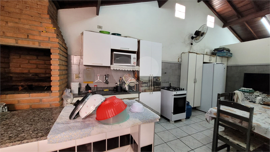 Casa à venda com 3 quartos, 200m² - Foto 2