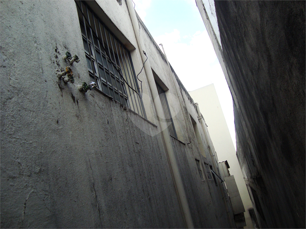 Predio com renda na Vila Amalia