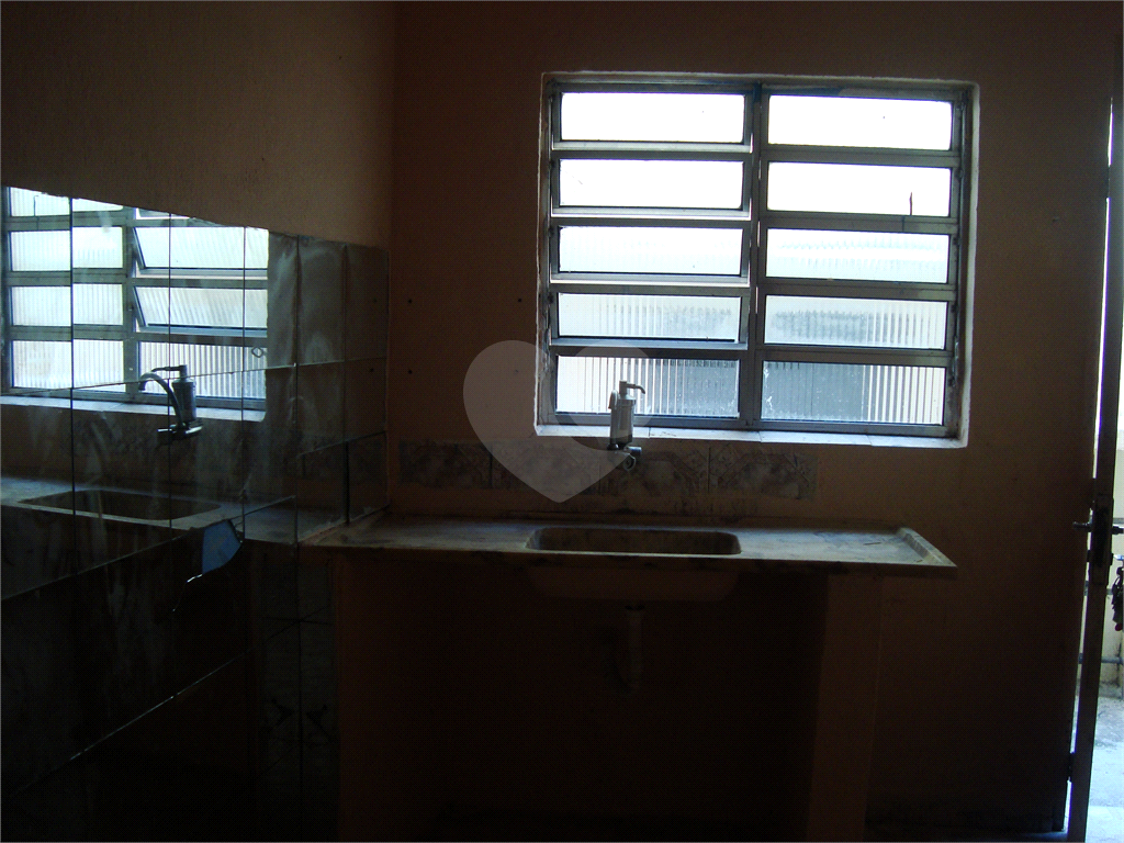 Predio com renda na Vila Amalia