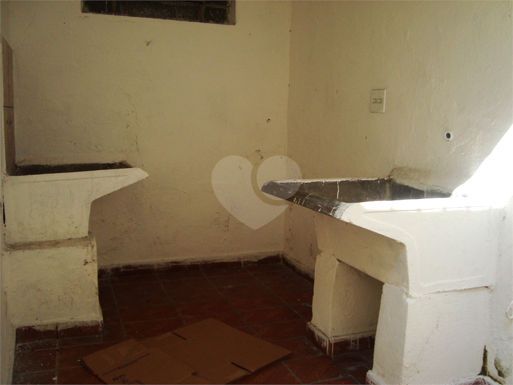 Predio com renda na Vila Amalia