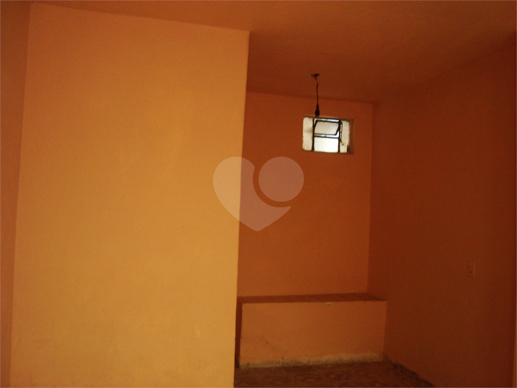 Predio com renda na Vila Amalia