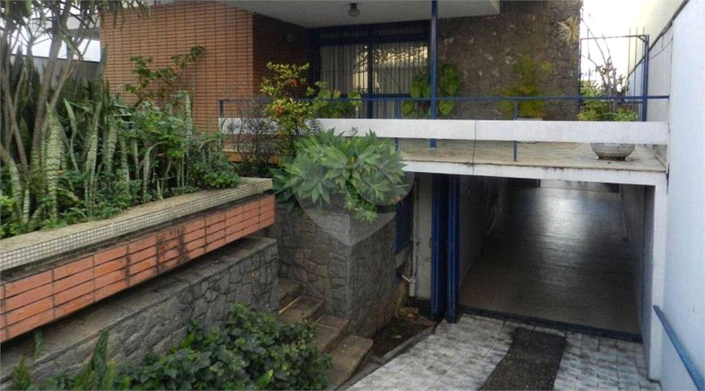 Casa à venda e aluguel com 7 quartos, 750m² - Foto 2