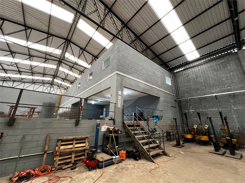 Galpão em Mairiporã totalmente Legalizado e a documentação OK 1.750 m²  A/C e  2.274 m²  de terreno 