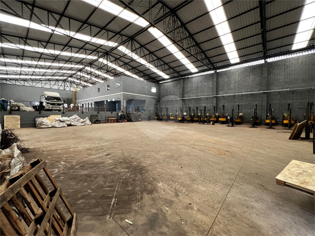 Galpão em Mairiporã totalmente Legalizado e a documentação OK 1.750 m²  A/C e  2.274 m²  de terreno 