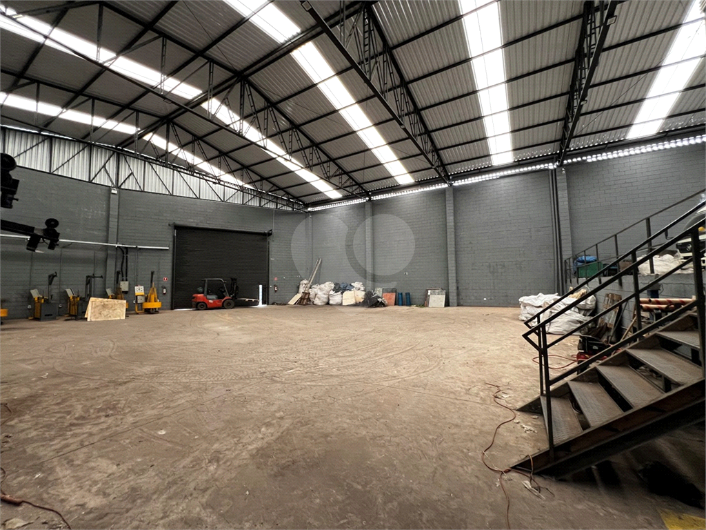 Galpão em Mairiporã totalmente Legalizado e a documentação OK 1.750 m²  A/C e  2.274 m²  de terreno 