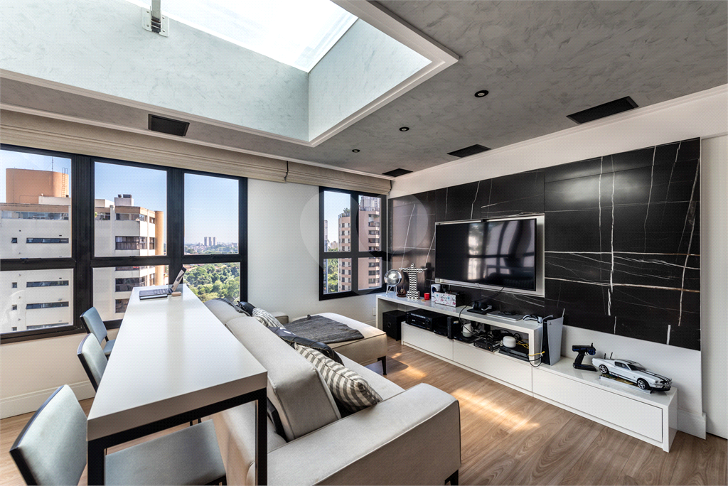 Cobertura Duplex - Morumbi - 1 Dormitório / Suíte - Piscina - 3 Vagas - Venda / Compra