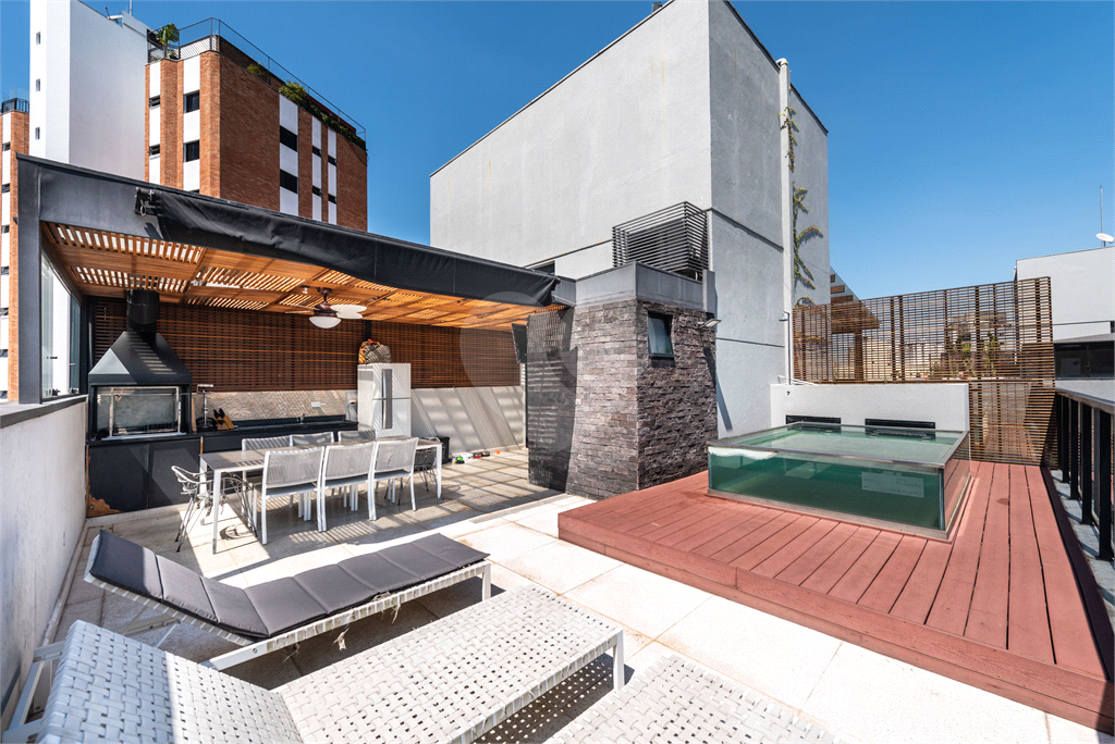 Cobertura Duplex - Morumbi - 1 Dormitório / Suíte - Piscina - 3 Vagas - Venda / Compra
