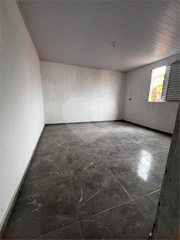 Casa à venda com 2 quartos, 47m² - Foto 2