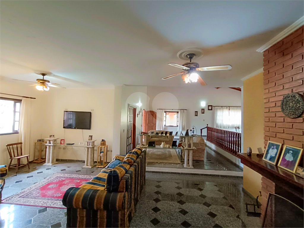 Chácara à venda com 5 quartos, 500m² - Foto 1