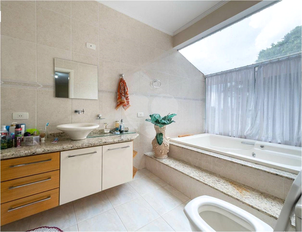 Magnífica Casa na Serra, melhor condomínio, completa, mobiliada 5 suites, 8 Salas, Piscina, Quadra e