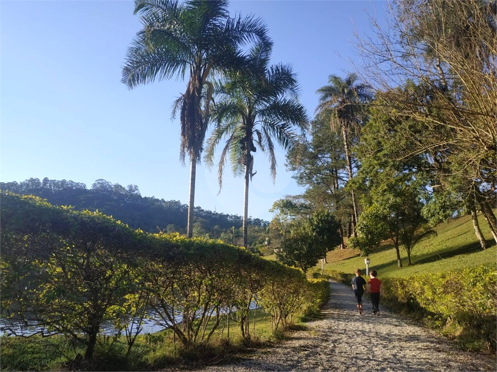 Magnífica Casa na Serra, melhor condomínio, completa, mobiliada 5 suites, 8 Salas, Piscina, Quadra e