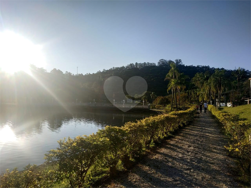 Magnífica Casa na Serra, melhor condomínio, completa, mobiliada 5 suites, 8 Salas, Piscina, Quadra e