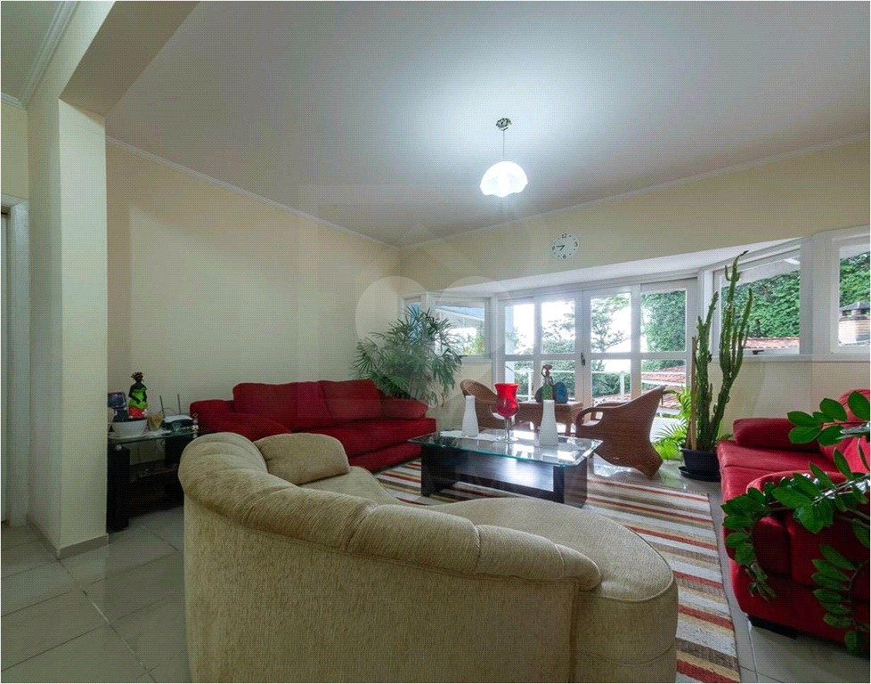Magnífica Casa na Serra, melhor condomínio, completa, mobiliada 5 suites, 8 Salas, Piscina, Quadra e