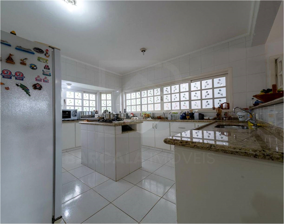 Magnífica Casa na Serra, melhor condomínio, completa, mobiliada 5 suites, 8 Salas, Piscina, Quadra e