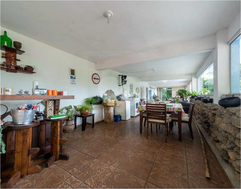 Magnífica Casa na Serra, melhor condomínio, completa, mobiliada 5 suites, 8 Salas, Piscina, Quadra e