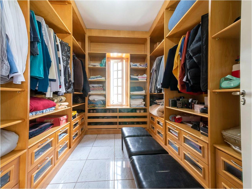 Magnífica Casa na Serra, melhor condomínio, completa, mobiliada 5 suites, 8 Salas, Piscina, Quadra e