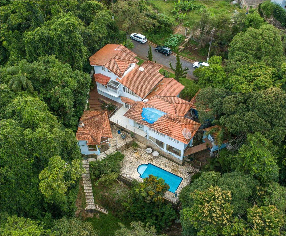 Magnífica Casa na Serra, melhor condomínio, completa, mobiliada 5 suites, 8 Salas, Piscina, Quadra e