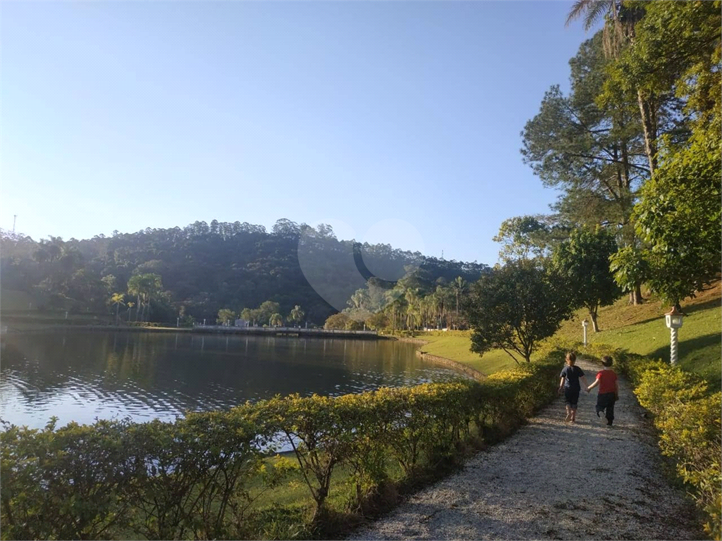 Magnífica Casa na Serra, melhor condomínio, completa, mobiliada 5 suites, 8 Salas, Piscina, Quadra e