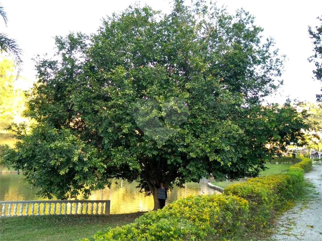 Magnífica Casa na Serra, melhor condomínio, completa, mobiliada 5 suites, 8 Salas, Piscina, Quadra e
