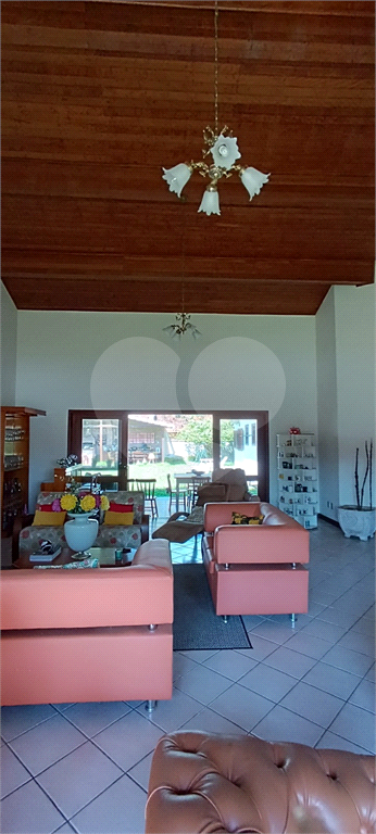 Casa térrea em condomínio- 4 suítes - Interior de SP