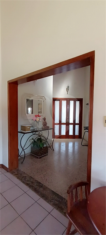 Casa térrea em condomínio- 4 suítes - Interior de SP