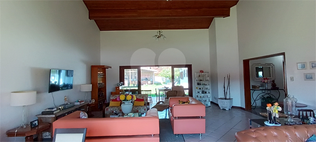 Casa térrea em condomínio- 4 suítes - Interior de SP