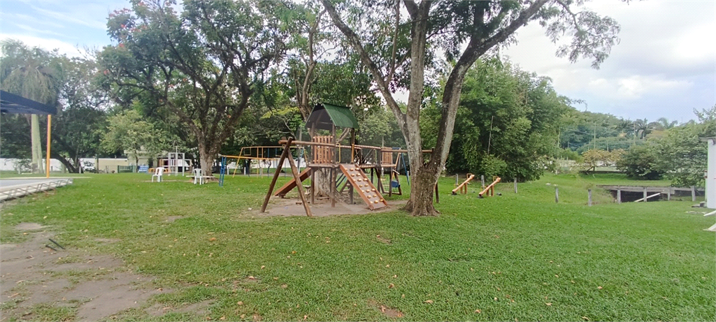 Casa térrea em condomínio- 4 suítes - Interior de SP