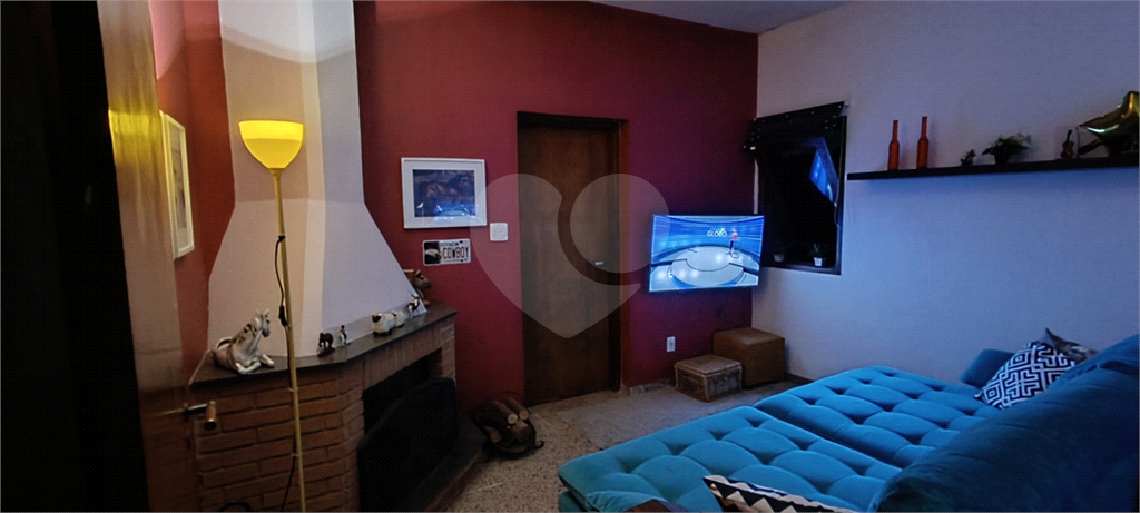 Casa térrea em condomínio- 4 suítes - Interior de SP